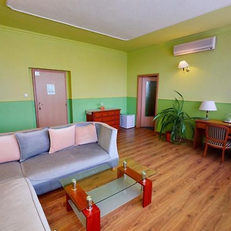 Hotel Hubert Nové Zámky 외부 사진