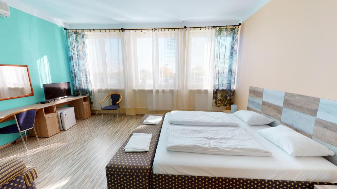 Hotel Hubert Nové Zámky 외부 사진