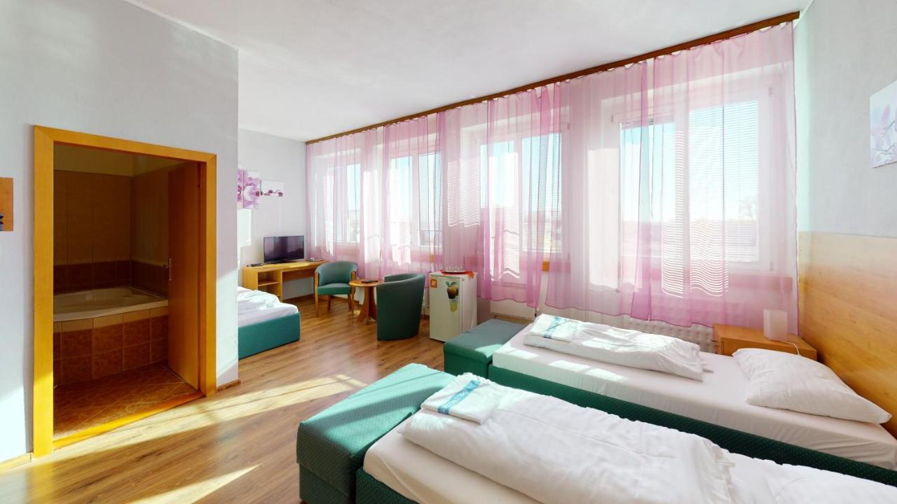 Hotel Hubert Nové Zámky 외부 사진