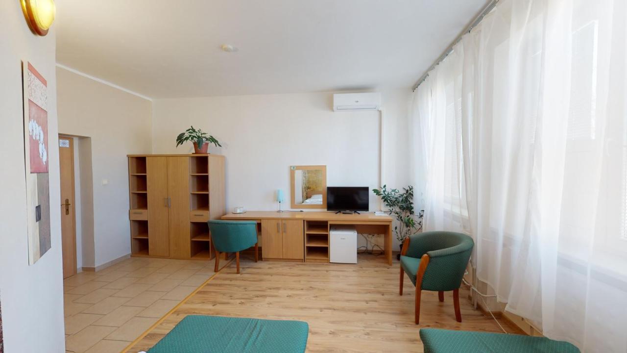 Hotel Hubert Nové Zámky 외부 사진